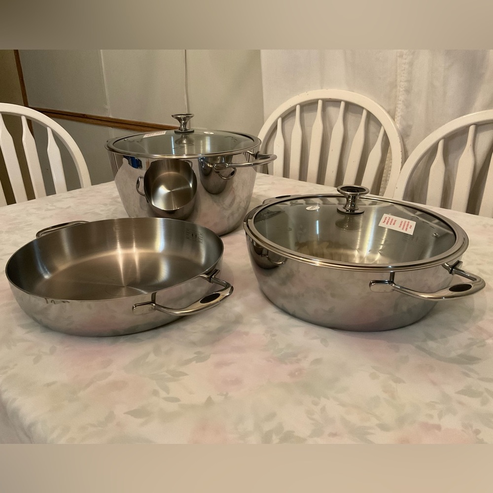 Pots - Picture 1 of 7